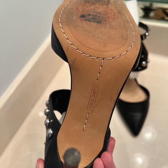 Stunning Vince Camuto Studded Buttery Leather Heels - Picture 5 of 6